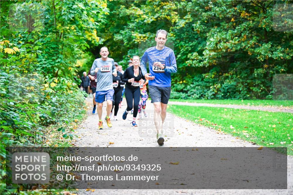 12.10.2025 - Bramfelder Halbmarathon 2025 Dr. Thomas Lammeyer http://msf.ph/oto/9349325 12.10.2025 10:30:27 Laufen 2592, 398, 2577, 199, 234 meine-sportfotos.de