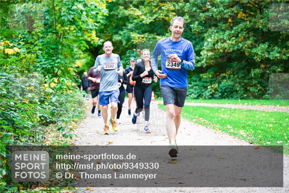 12.10.2025 - Bramfelder Halbmarathon 2025 Dr. Thomas Lammeyer http://msf.ph/oto/9349330 12.10.2025 10:30:27 Laufen 2592, 18, 2577, 2349 meine-sportfotos.de