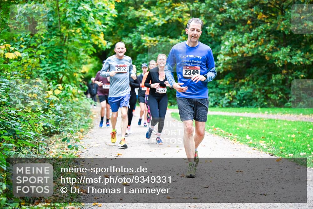 12.10.2025 - Bramfelder Halbmarathon 2025 Dr. Thomas Lammeyer http://msf.ph/oto/9349331 12.10.2025 10:30:27 Laufen 2592, 2577, 2349 meine-sportfotos.de