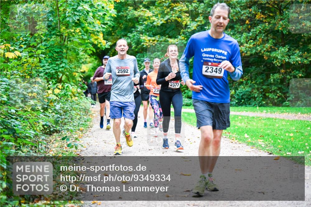12.10.2025 - Bramfelder Halbmarathon 2025 Dr. Thomas Lammeyer http://msf.ph/oto/9349334 12.10.2025 10:30:28 Laufen 2302, 2592, 239, 2577, 2349 meine-sportfotos.de