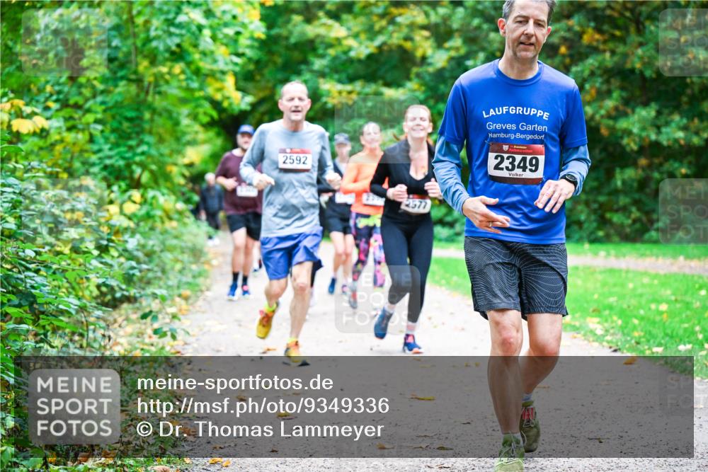 12.10.2025 - Bramfelder Halbmarathon 2025 Dr. Thomas Lammeyer http://msf.ph/oto/9349336 12.10.2025 10:30:28 Laufen 2592, 2577, 34, 2349 meine-sportfotos.de