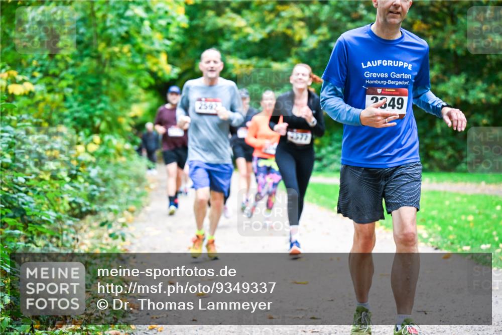 12.10.2025 - Bramfelder Halbmarathon 2025 Dr. Thomas Lammeyer http://msf.ph/oto/9349337 12.10.2025 10:30:28 Laufen 2592, 3377, 2349 meine-sportfotos.de