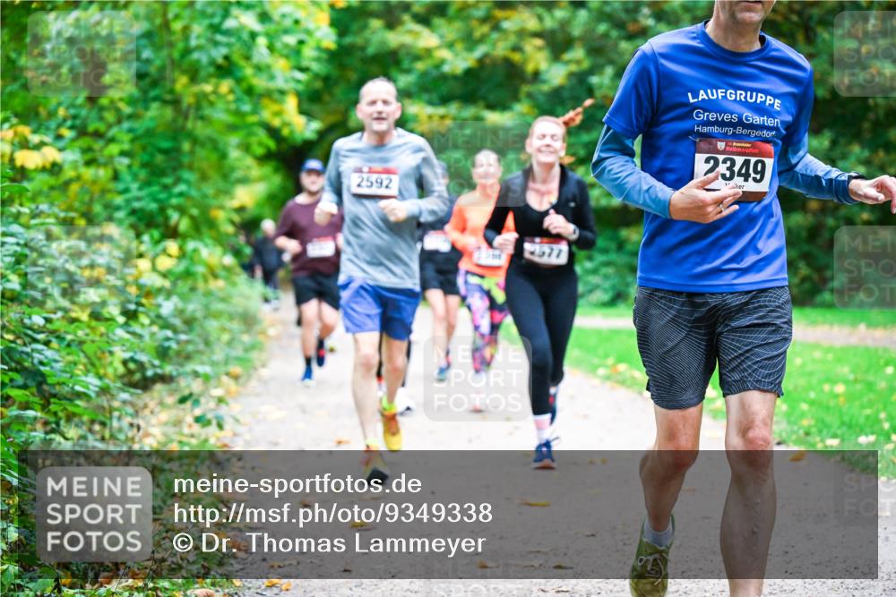 12.10.2025 - Bramfelder Halbmarathon 2025 Dr. Thomas Lammeyer http://msf.ph/oto/9349338 12.10.2025 10:30:28 Laufen 2592, 2577, 34, 2349 meine-sportfotos.de