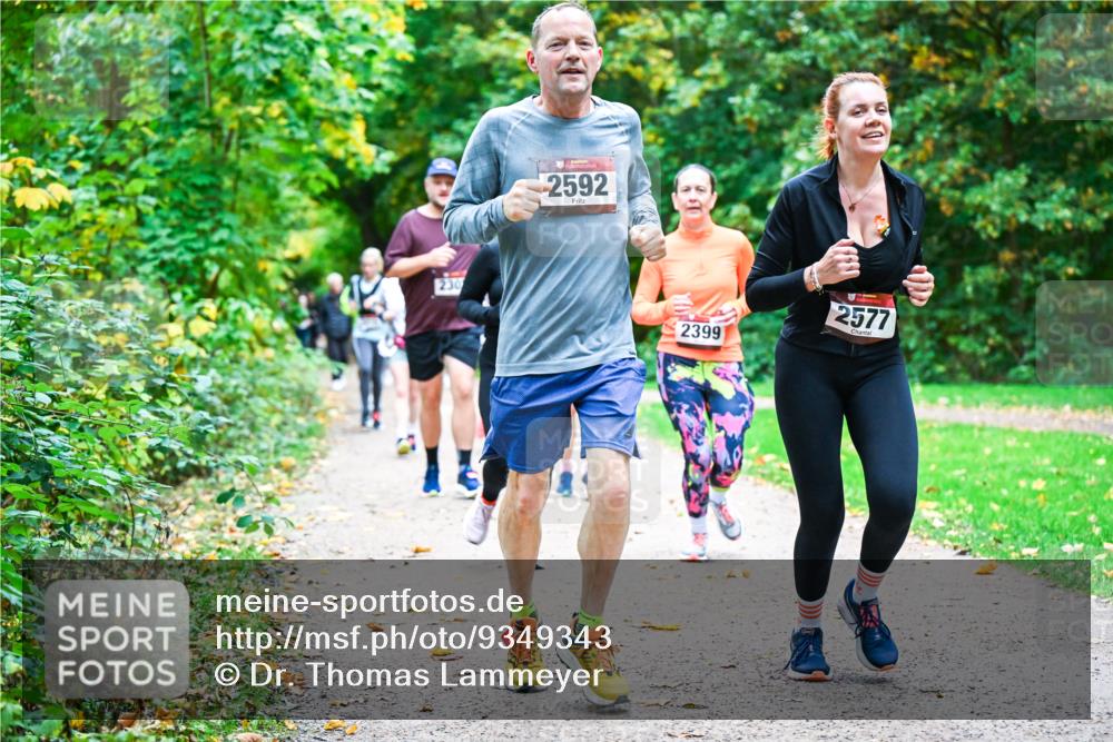12.10.2025 - Bramfelder Halbmarathon 2025 Dr. Thomas Lammeyer http://msf.ph/oto/9349343 12.10.2025 10:30:29 Laufen 230, 2592, 2399, 2577 meine-sportfotos.de