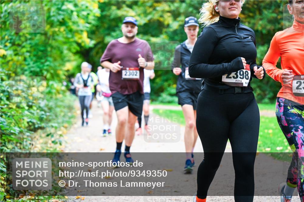 12.10.2025 - Bramfelder Halbmarathon 2025 Dr. Thomas Lammeyer http://msf.ph/oto/9349350 12.10.2025 10:30:31 Laufen 2302, 2398, 23 meine-sportfotos.de