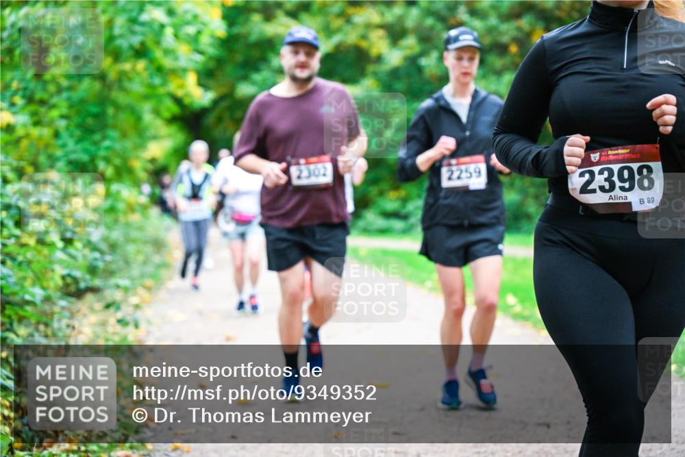 12.10.2025 - Bramfelder Halbmarathon 2025 Dr. Thomas Lammeyer http://msf.ph/oto/9349352 12.10.2025 10:30:32 Laufen 2302, 2259, 4, 2398, 89 meine-sportfotos.de