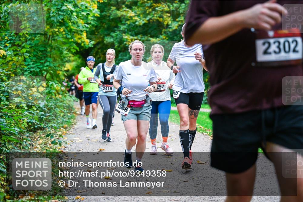 12.10.2025 - Bramfelder Halbmarathon 2025 Dr. Thomas Lammeyer http://msf.ph/oto/9349358 12.10.2025 10:30:33 Laufen 2419, 2966, 257, 2302, 55 meine-sportfotos.de