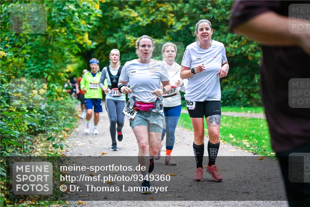 12.10.2025 - Bramfelder Halbmarathon 2025 Dr. Thomas Lammeyer http://msf.ph/oto/9349360 12.10.2025 10:30:33 Laufen 241, 966, 141, 965, 8142 meine-sportfotos.de