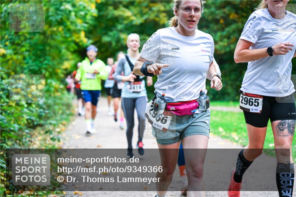 12.10.2025 - Bramfelder Halbmarathon 2025 Dr. Thomas Lammeyer http://msf.ph/oto/9349366 12.10.2025 10:30:34 Laufen 3415, 2966, 141, 2965, 142, 023658, 8 meine-sportfotos.de
