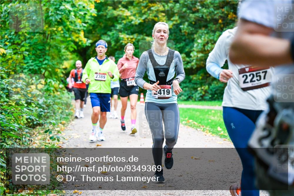 12.10.2025 - Bramfelder Halbmarathon 2025 Dr. Thomas Lammeyer http://msf.ph/oto/9349369 12.10.2025 10:30:35 Laufen 2389, 419, 87, 2257, 296 meine-sportfotos.de