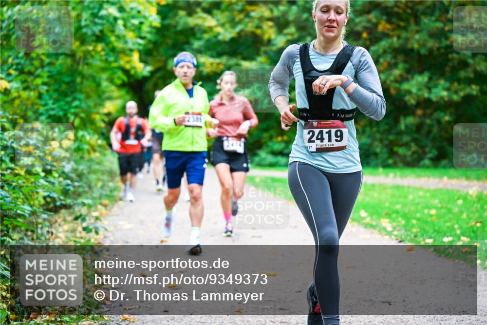 12.10.2025 - Bramfelder Halbmarathon 2025 Dr. Thomas Lammeyer http://msf.ph/oto/9349373 12.10.2025 10:30:36 Laufen 2381, 7, 2419, 887 meine-sportfotos.de