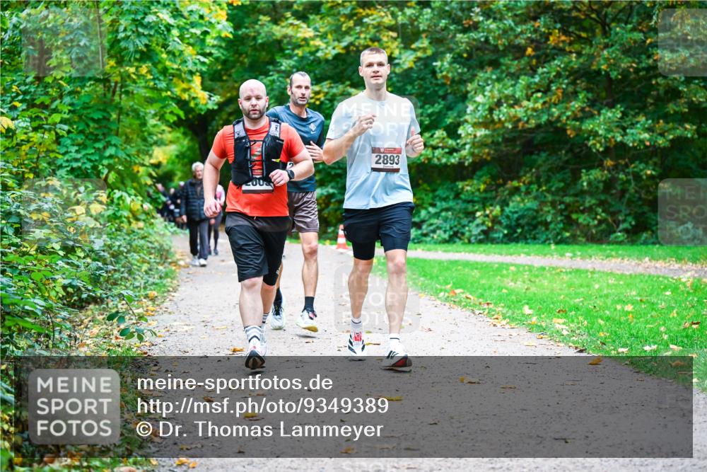 12.10.2025 - Bramfelder Halbmarathon 2025 Dr. Thomas Lammeyer http://msf.ph/oto/9349389 12.10.2025 10:30:39 Laufen 2893 meine-sportfotos.de