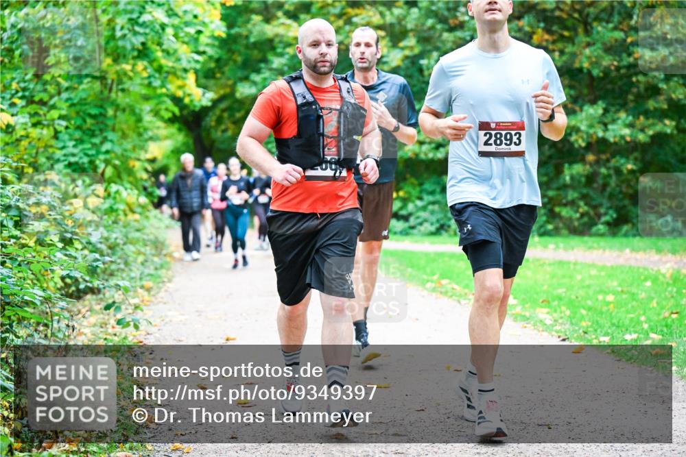 12.10.2025 - Bramfelder Halbmarathon 2025 Dr. Thomas Lammeyer http://msf.ph/oto/9349397 12.10.2025 10:30:40 Laufen 2893 meine-sportfotos.de