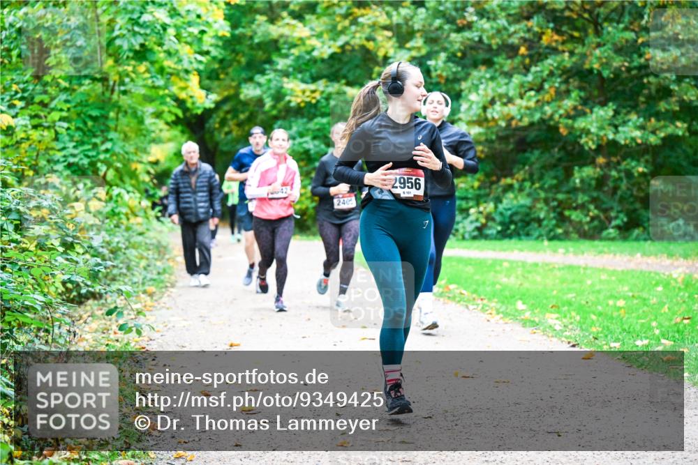 12.10.2025 - Bramfelder Halbmarathon 2025 Dr. Thomas Lammeyer http://msf.ph/oto/9349425 12.10.2025 10:30:45 Laufen 142, 240, 2956, 101 meine-sportfotos.de