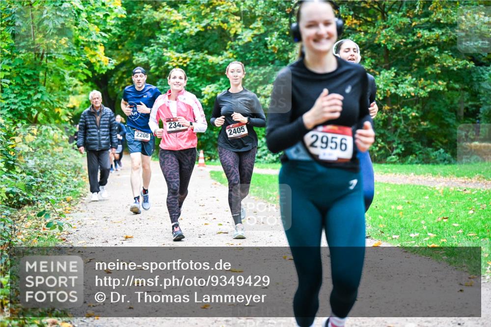 12.10.2025 - Bramfelder Halbmarathon 2025 Dr. Thomas Lammeyer http://msf.ph/oto/9349429 12.10.2025 10:30:46 Laufen 2206, 234, 2405, 2956 meine-sportfotos.de