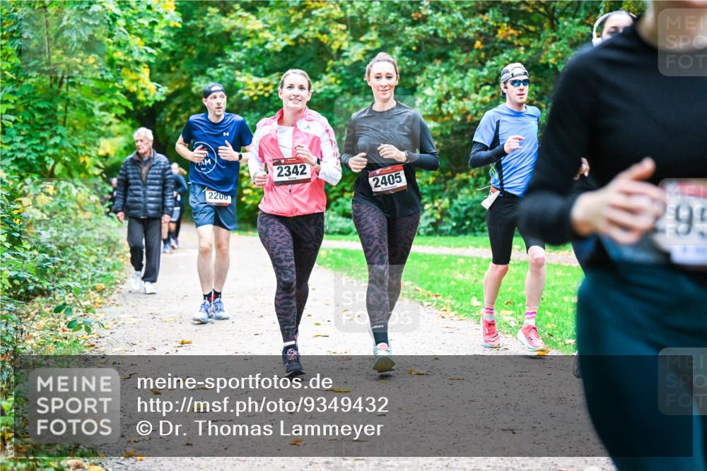 12.10.2025 - Bramfelder Halbmarathon 2025 Dr. Thomas Lammeyer http://msf.ph/oto/9349432 12.10.2025 10:30:47 Laufen 2200, 2342, 2405, 95 meine-sportfotos.de