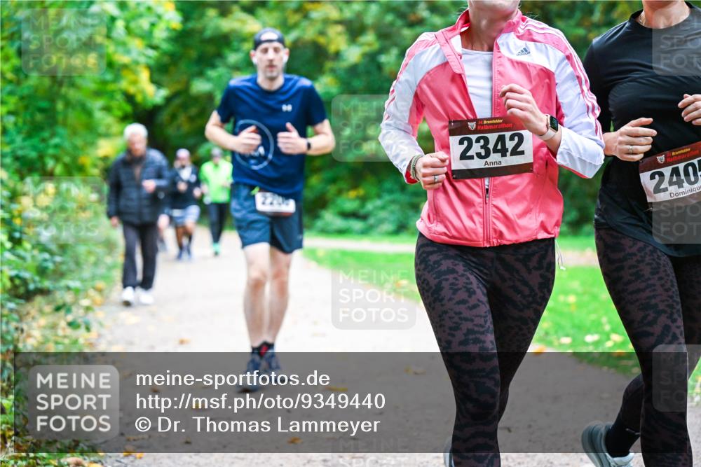 12.10.2025 - Bramfelder Halbmarathon 2025 Dr. Thomas Lammeyer http://msf.ph/oto/9349440 12.10.2025 10:30:48 Laufen 34, 2342, 2405 meine-sportfotos.de