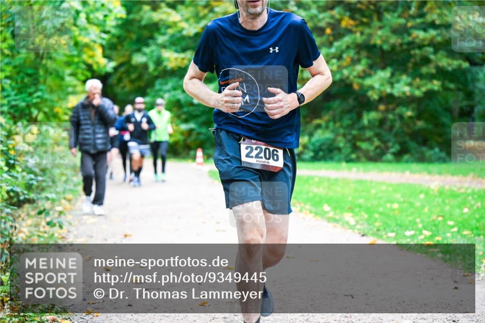 12.10.2025 - Bramfelder Halbmarathon 2025 Dr. Thomas Lammeyer http://msf.ph/oto/9349445 12.10.2025 10:30:49 Laufen 2206 meine-sportfotos.de