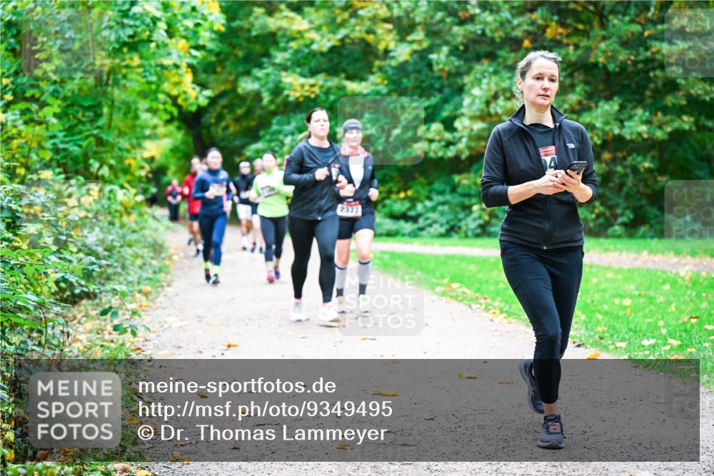 12.10.2025 - Bramfelder Halbmarathon 2025 Dr. Thomas Lammeyer http://msf.ph/oto/9349495 12.10.2025 10:31:01 Laufen 2577 meine-sportfotos.de