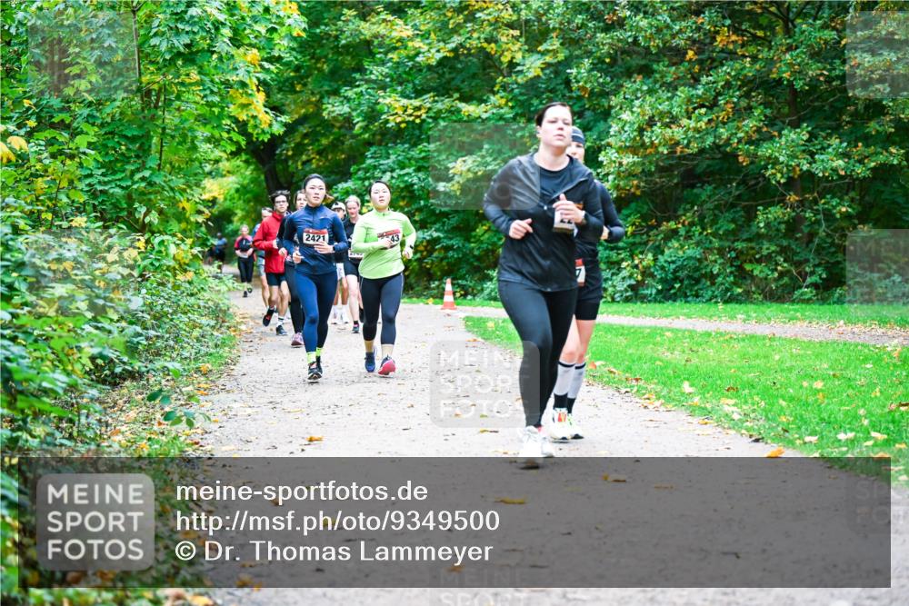 12.10.2025 - Bramfelder Halbmarathon 2025 Dr. Thomas Lammeyer http://msf.ph/oto/9349500 12.10.2025 10:31:02 Laufen 2421, 43 meine-sportfotos.de