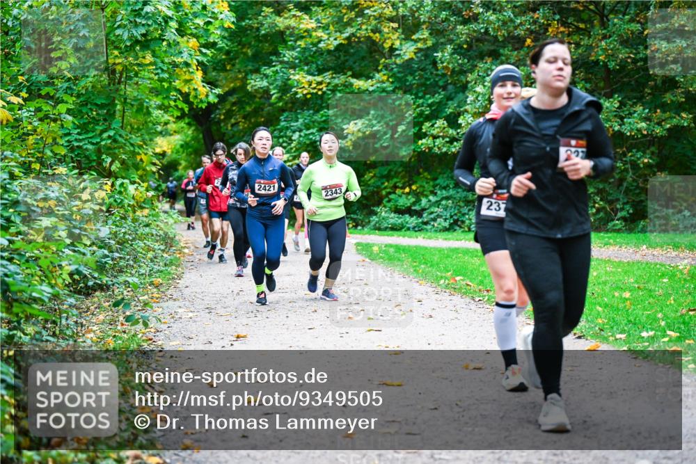 12.10.2025 - Bramfelder Halbmarathon 2025 Dr. Thomas Lammeyer http://msf.ph/oto/9349505 12.10.2025 10:31:03 Laufen 2421, 2343, 237, 227 meine-sportfotos.de