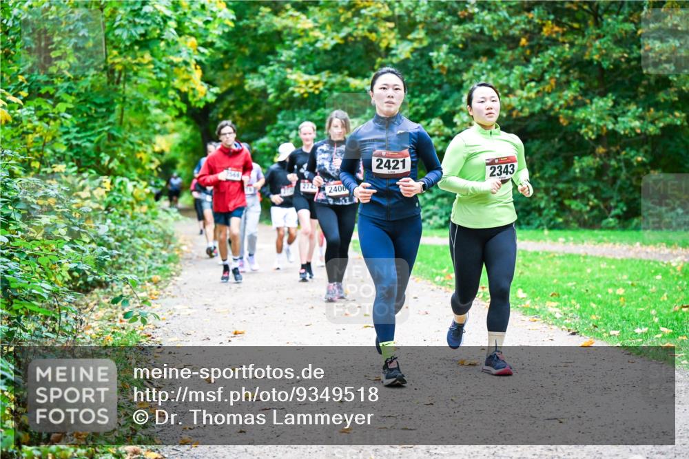 12.10.2025 - Bramfelder Halbmarathon 2025 Dr. Thomas Lammeyer http://msf.ph/oto/9349518 12.10.2025 10:31:05 Laufen 2569, 2406, 2421, 2343 meine-sportfotos.de