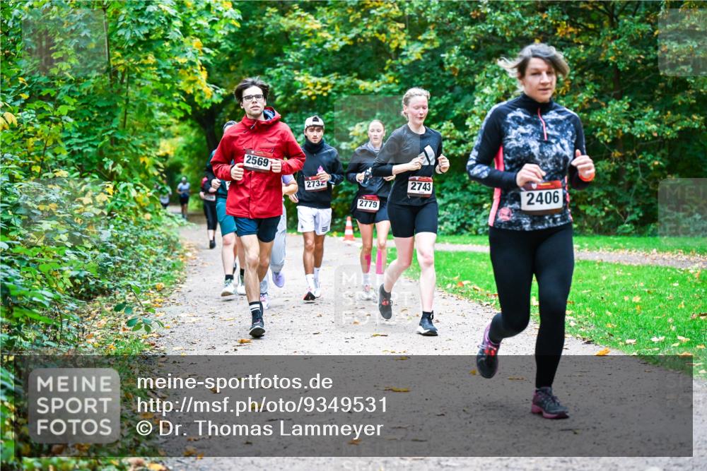 12.10.2025 - Bramfelder Halbmarathon 2025 Dr. Thomas Lammeyer http://msf.ph/oto/9349531 12.10.2025 10:31:07 Laufen 2569, 2732, 2779, 2743, 2406 meine-sportfotos.de