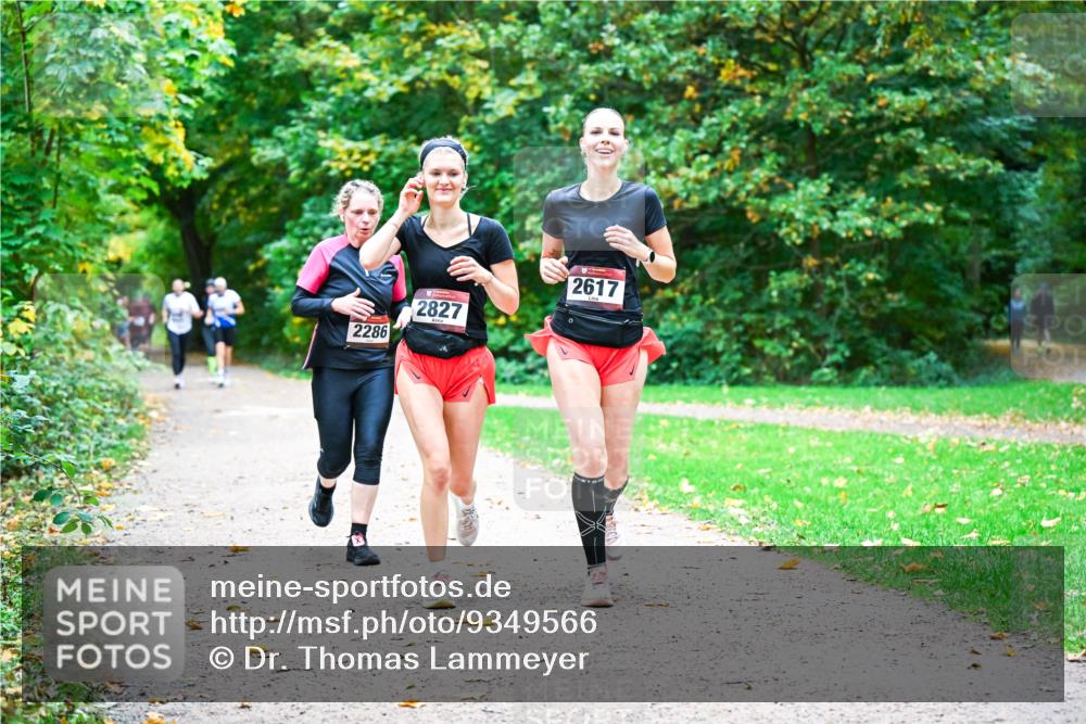 12.10.2025 - Bramfelder Halbmarathon 2025 Dr. Thomas Lammeyer http://msf.ph/oto/9349566 12.10.2025 10:31:15 Laufen 2286, 2827, 2617 meine-sportfotos.de