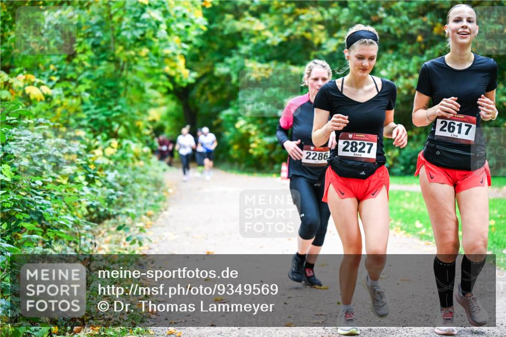 12.10.2025 - Bramfelder Halbmarathon 2025 Dr. Thomas Lammeyer http://msf.ph/oto/9349569 12.10.2025 10:31:15 Laufen 2286, 2617, 34, 2827 meine-sportfotos.de