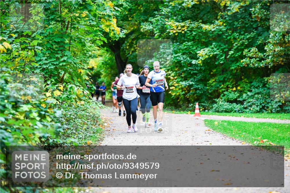 12.10.2025 - Bramfelder Halbmarathon 2025 Dr. Thomas Lammeyer http://msf.ph/oto/9349579 12.10.2025 10:31:20 Laufen 2396, 2303, 2319 meine-sportfotos.de