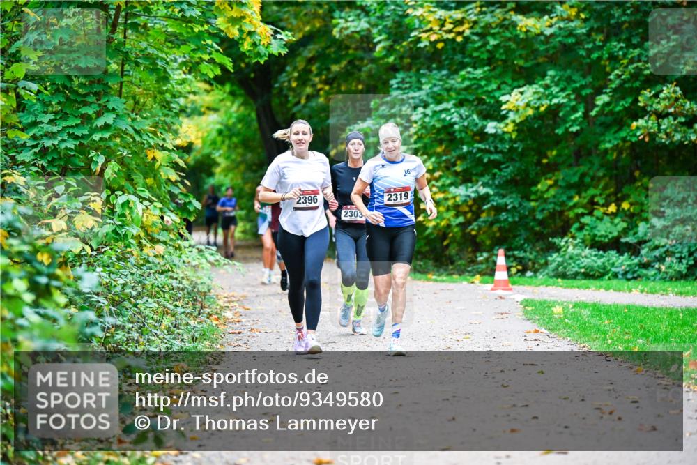 12.10.2025 - Bramfelder Halbmarathon 2025 Dr. Thomas Lammeyer http://msf.ph/oto/9349580 12.10.2025 10:31:21 Laufen 2396, 2303, 2319 meine-sportfotos.de