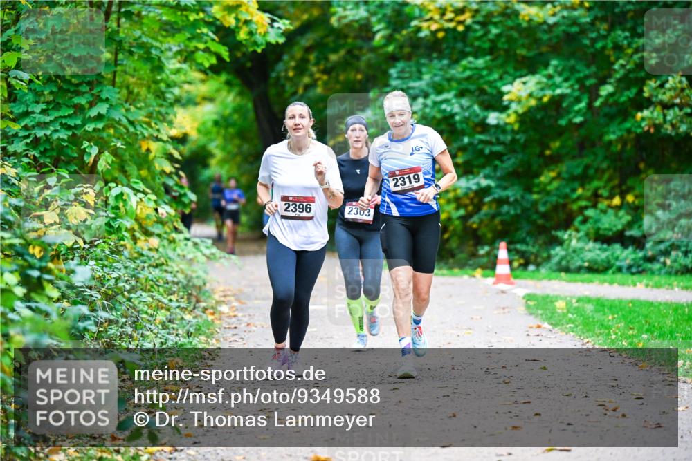 12.10.2025 - Bramfelder Halbmarathon 2025 Dr. Thomas Lammeyer http://msf.ph/oto/9349588 12.10.2025 10:31:22 Laufen 2396, 2303, 2319 meine-sportfotos.de