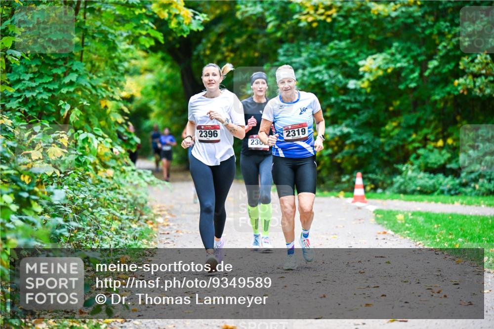 12.10.2025 - Bramfelder Halbmarathon 2025 Dr. Thomas Lammeyer http://msf.ph/oto/9349589 12.10.2025 10:31:22 Laufen 2396, 230, 2319 meine-sportfotos.de