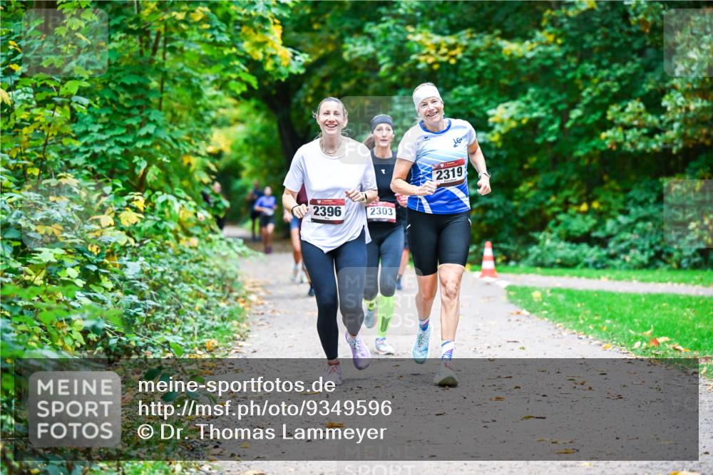 12.10.2025 - Bramfelder Halbmarathon 2025 Dr. Thomas Lammeyer http://msf.ph/oto/9349596 12.10.2025 10:31:23 Laufen 2396, 2303, 2319 meine-sportfotos.de