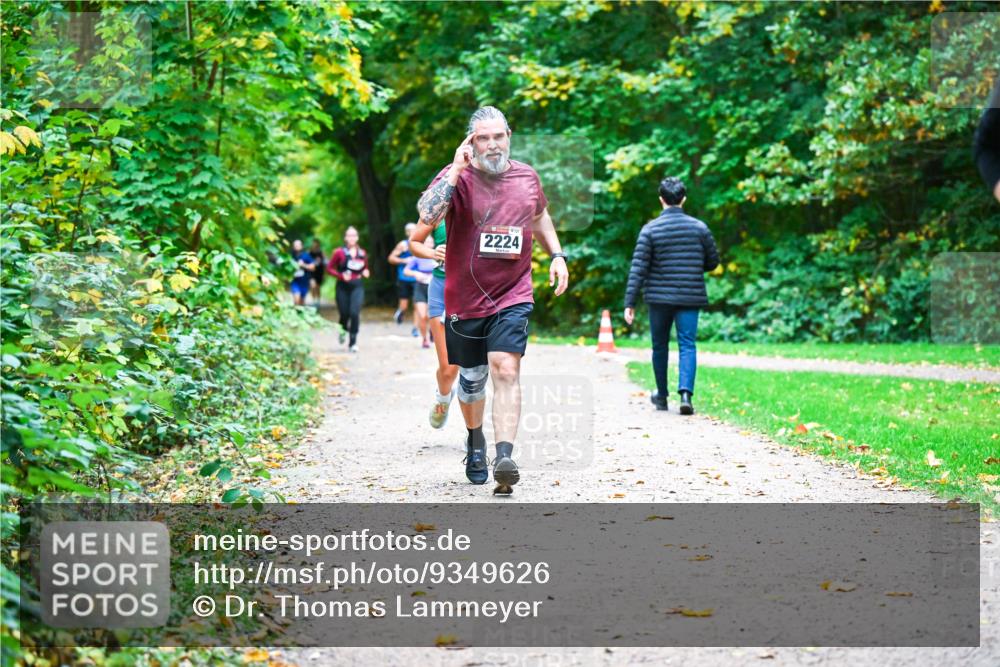 12.10.2025 - Bramfelder Halbmarathon 2025 Dr. Thomas Lammeyer http://msf.ph/oto/9349626 12.10.2025 10:31:29 Laufen 2224 meine-sportfotos.de