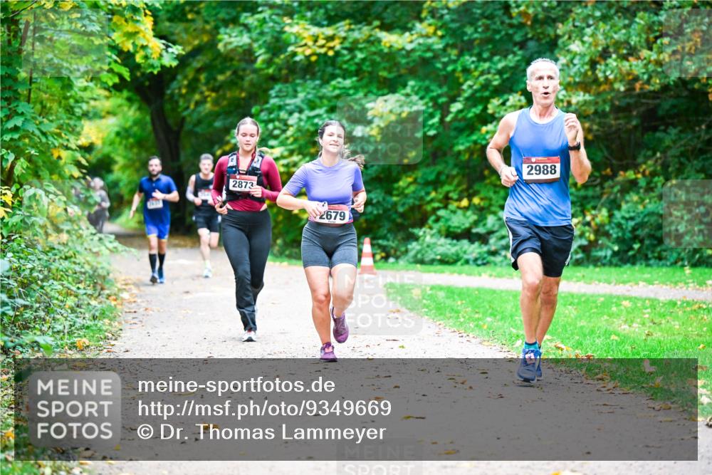 12.10.2025 - Bramfelder Halbmarathon 2025 Dr. Thomas Lammeyer http://msf.ph/oto/9349669 12.10.2025 10:31:36 Laufen 2873, 2679, 2988 meine-sportfotos.de