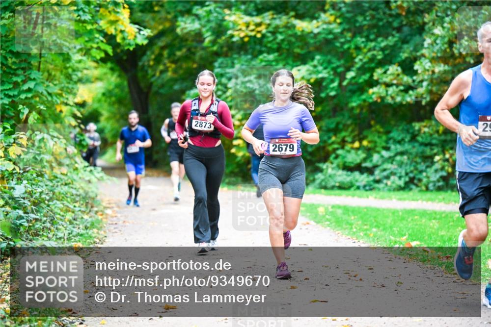 12.10.2025 - Bramfelder Halbmarathon 2025 Dr. Thomas Lammeyer http://msf.ph/oto/9349670 12.10.2025 10:31:37 Laufen 2873, 2679, 29 meine-sportfotos.de