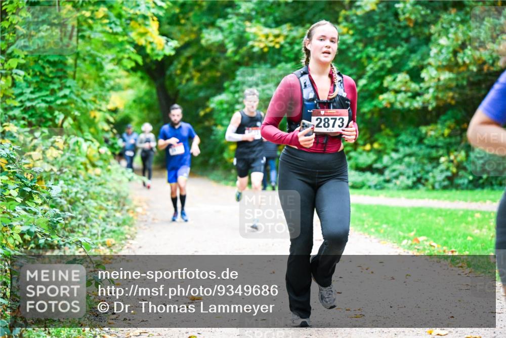 12.10.2025 - Bramfelder Halbmarathon 2025 Dr. Thomas Lammeyer http://msf.ph/oto/9349686 12.10.2025 10:31:39 Laufen 2873 meine-sportfotos.de