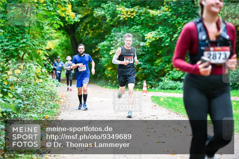 12.10.2025 - Bramfelder Halbmarathon 2025 Dr. Thomas Lammeyer http://msf.ph/oto/9349689 12.10.2025 10:31:40 Laufen 2543, 2937, 2873 meine-sportfotos.de