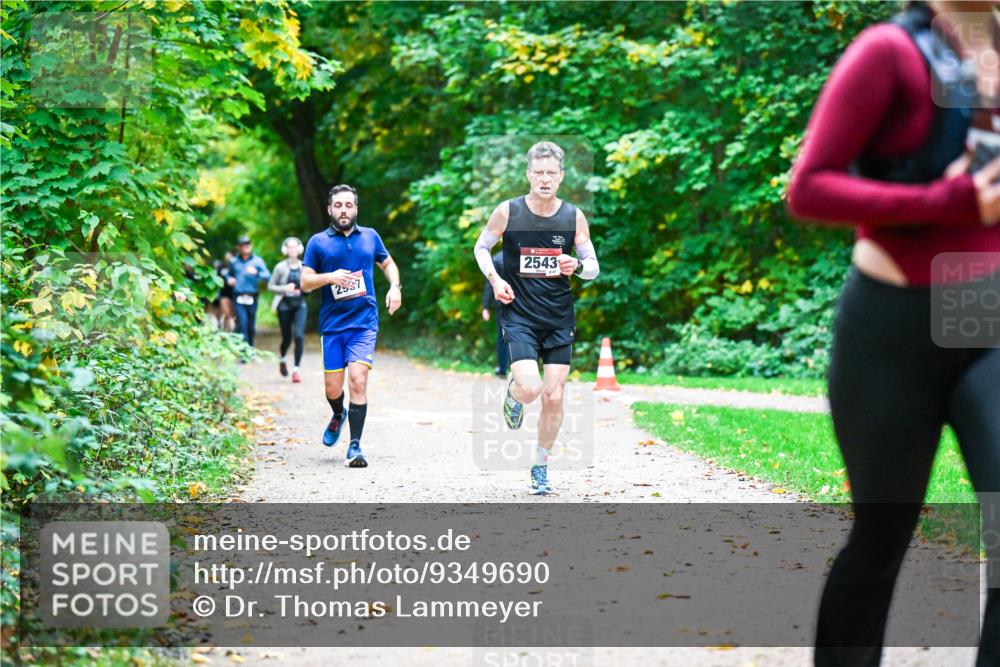 12.10.2025 - Bramfelder Halbmarathon 2025 Dr. Thomas Lammeyer http://msf.ph/oto/9349690 12.10.2025 10:31:40 Laufen 2937, 2543 meine-sportfotos.de