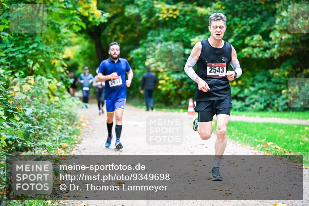 12.10.2025 - Bramfelder Halbmarathon 2025 Dr. Thomas Lammeyer http://msf.ph/oto/9349698 12.10.2025 10:31:41 Laufen 2937, 2543, 847 meine-sportfotos.de