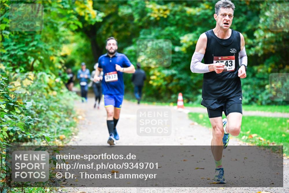 12.10.2025 - Bramfelder Halbmarathon 2025 Dr. Thomas Lammeyer http://msf.ph/oto/9349701 12.10.2025 10:31:42 Laufen 2937, 43, 47 meine-sportfotos.de