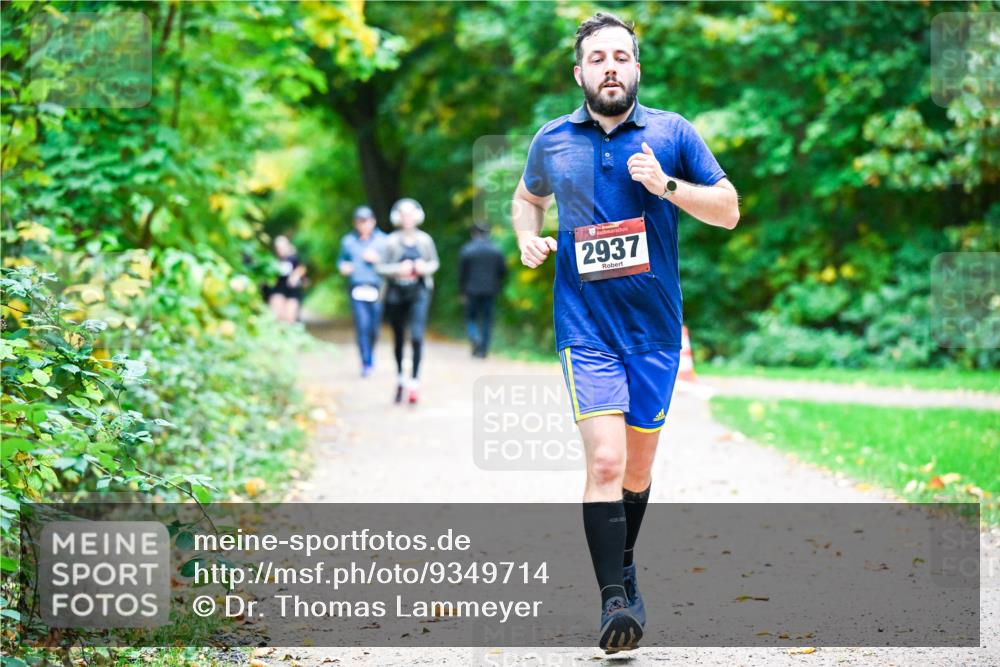 12.10.2025 - Bramfelder Halbmarathon 2025 Dr. Thomas Lammeyer http://msf.ph/oto/9349714 12.10.2025 10:31:44 Laufen 2937 meine-sportfotos.de
