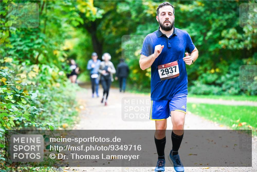 12.10.2025 - Bramfelder Halbmarathon 2025 Dr. Thomas Lammeyer http://msf.ph/oto/9349716 12.10.2025 10:31:44 Laufen 2937 meine-sportfotos.de