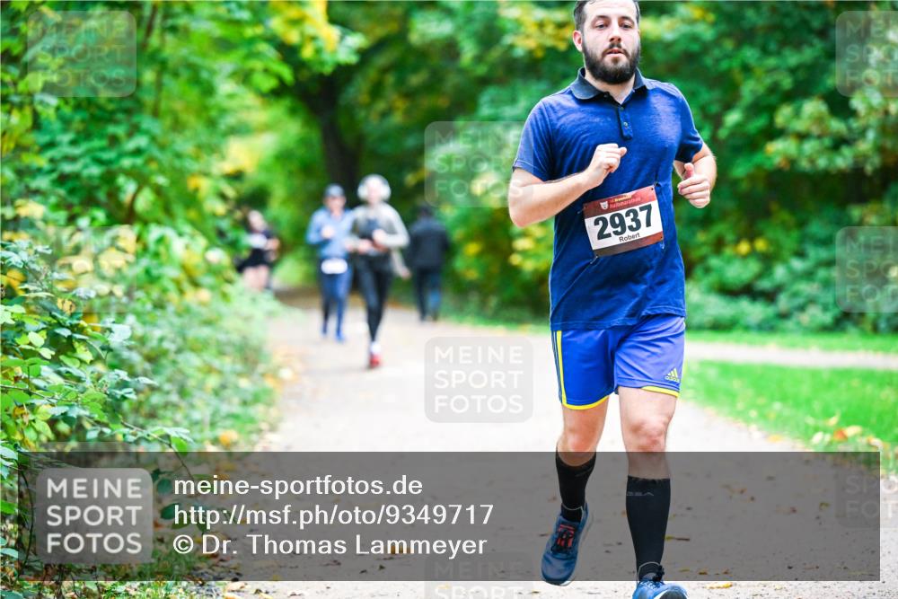 12.10.2025 - Bramfelder Halbmarathon 2025 Dr. Thomas Lammeyer http://msf.ph/oto/9349717 12.10.2025 10:31:44 Laufen 2937 meine-sportfotos.de