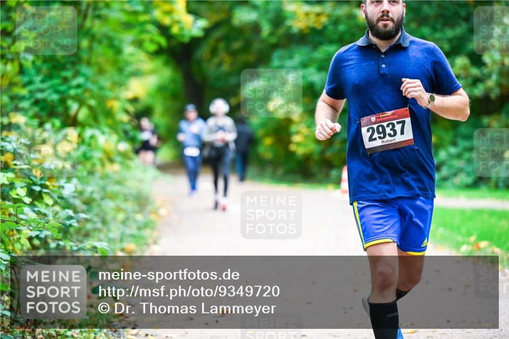 12.10.2025 - Bramfelder Halbmarathon 2025 Dr. Thomas Lammeyer http://msf.ph/oto/9349720 12.10.2025 10:31:45 Laufen 4, 2937 meine-sportfotos.de