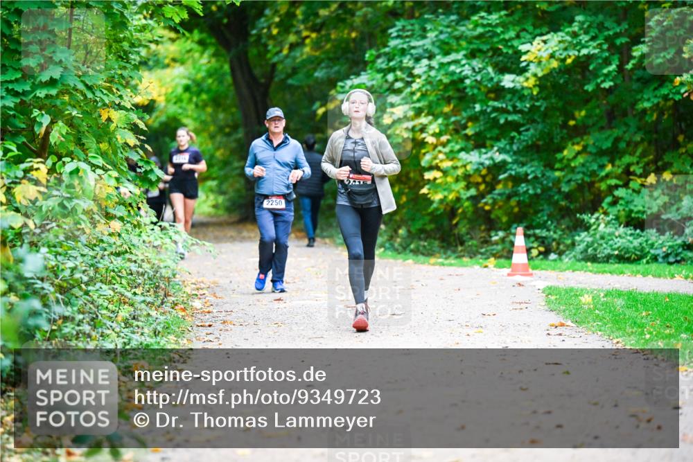 12.10.2025 - Bramfelder Halbmarathon 2025 Dr. Thomas Lammeyer http://msf.ph/oto/9349723 12.10.2025 10:31:47 Laufen 2250 meine-sportfotos.de