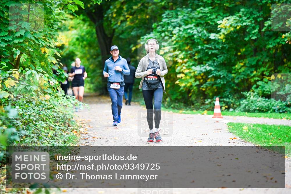 12.10.2025 - Bramfelder Halbmarathon 2025 Dr. Thomas Lammeyer http://msf.ph/oto/9349725 12.10.2025 10:31:47 Laufen 2250 meine-sportfotos.de