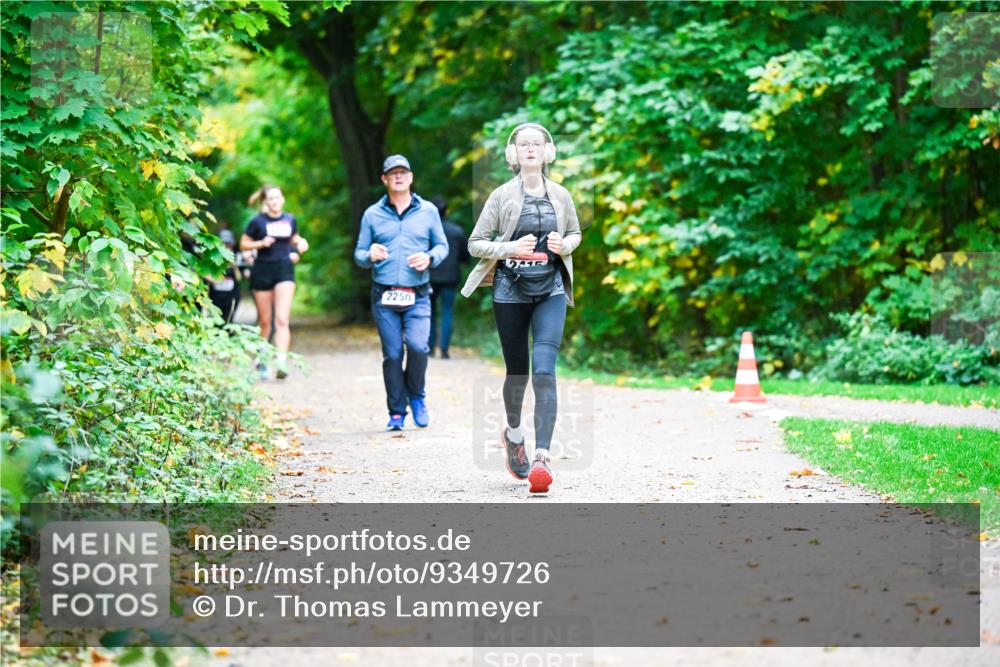 12.10.2025 - Bramfelder Halbmarathon 2025 Dr. Thomas Lammeyer http://msf.ph/oto/9349726 12.10.2025 10:31:47 Laufen 2250 meine-sportfotos.de