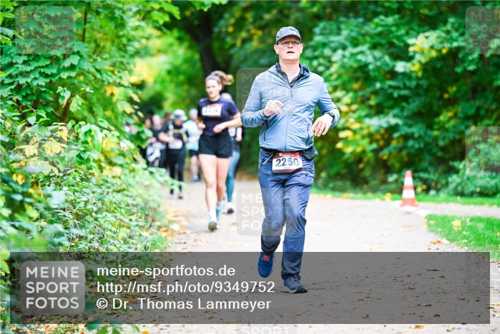 12.10.2025 - Bramfelder Halbmarathon 2025 Dr. Thomas Lammeyer http://msf.ph/oto/9349752 12.10.2025 10:31:52 Laufen 2250 meine-sportfotos.de